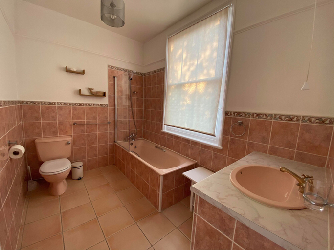 Bathroom 3, Waterfront Hotel, Kent