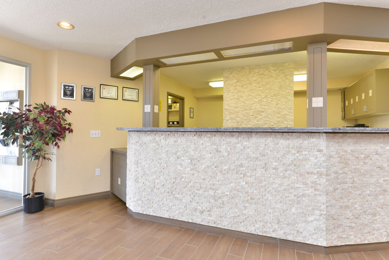 Others 5, Super 8 by Wyndham Calgary/Airport, Division No. 6