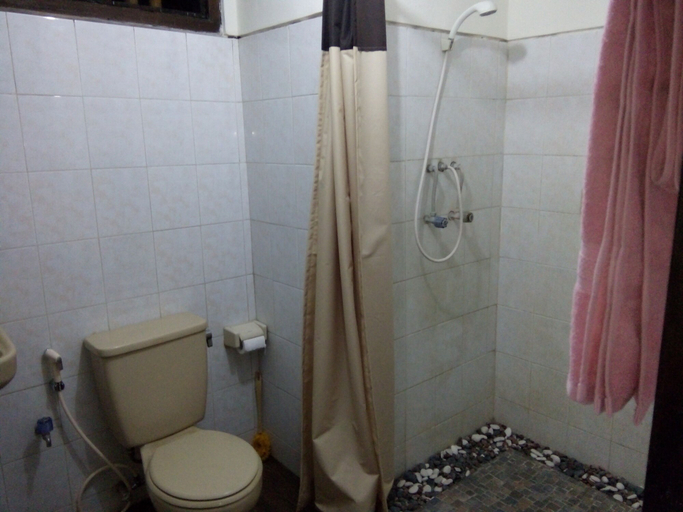 Bathroom 5, Indraprastha 2 Bungalow, Gianyar