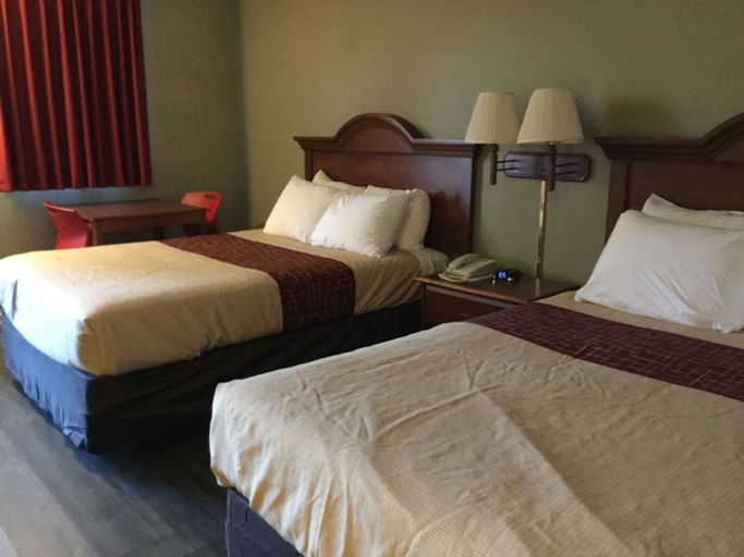 Bedroom 3, Falls Inn, Trumbull