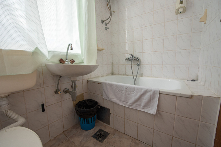 Bathroom 3, Hotel Belveder