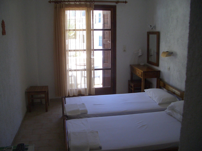 Bedroom 3, Oinoi Hotel, North Aegean