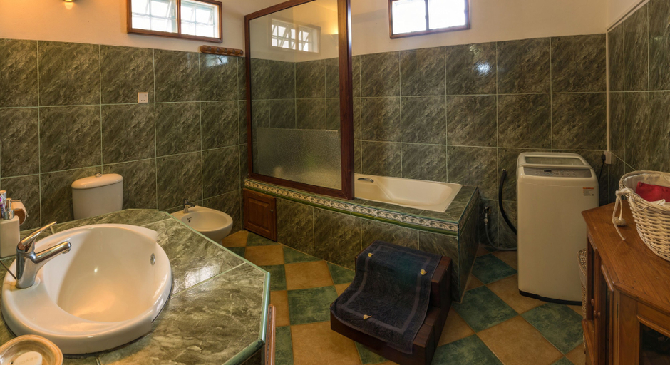 Bathroom 3, Sunset Villa, Black River