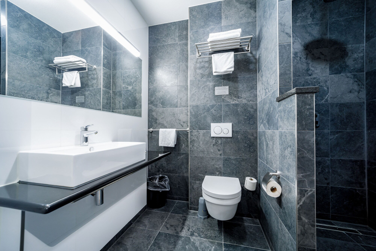 Bathroom 5, Bastion Hotel Eindhoven Waalre, Waalre
