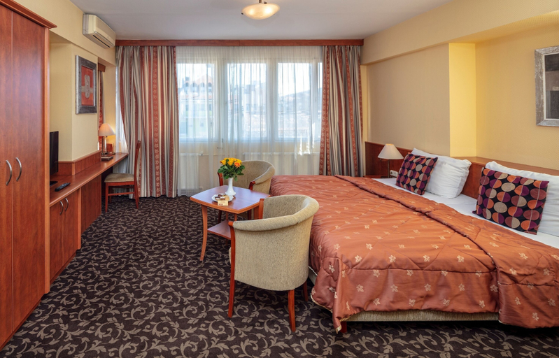 Bedroom 5, Hotel Charles, Budapesti