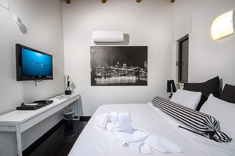 Bedroom 3, Black and White Holiday