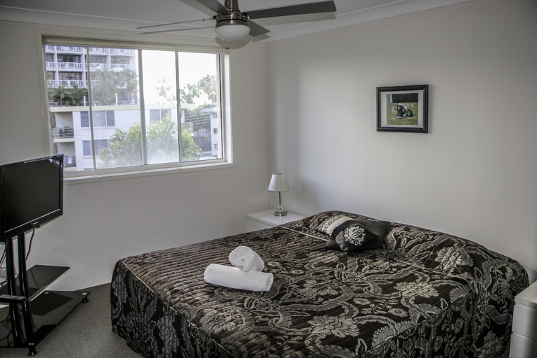 Bedroom 2, Surfers Beach Holiday Apartments, Gold Coast