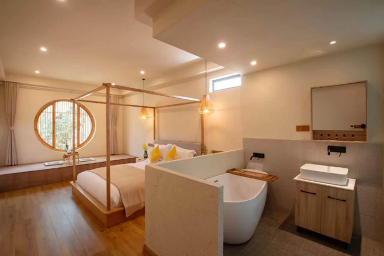 Bathroom, Qing Zhi Wu Lu hostel, Jinhua