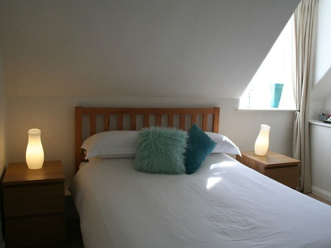 Bedroom 2, The Cross Keys Hotel, Dumfries and Galloway