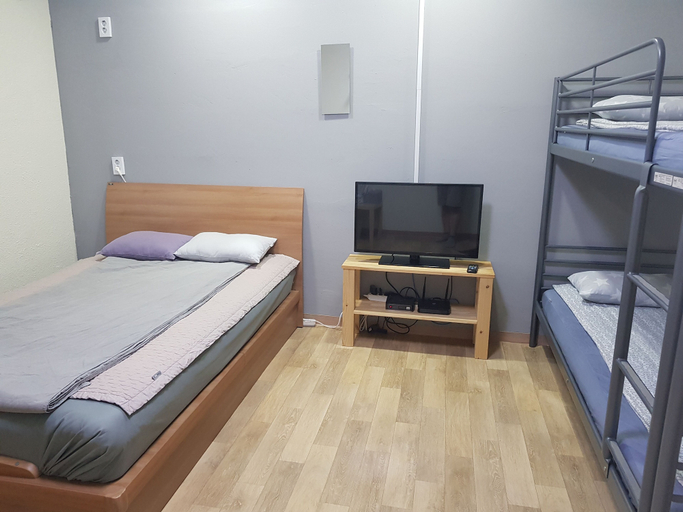 Bedroom 2, Sokcho & Guesthouse, Goseong