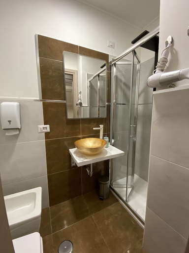 Bathroom 3, The Place in Rome, Roma