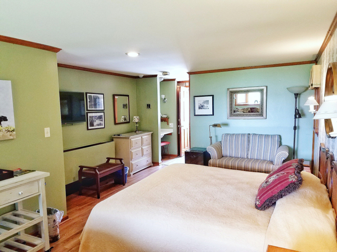 Bedroom 2, Sandaway Suites & Beach, Talbot
