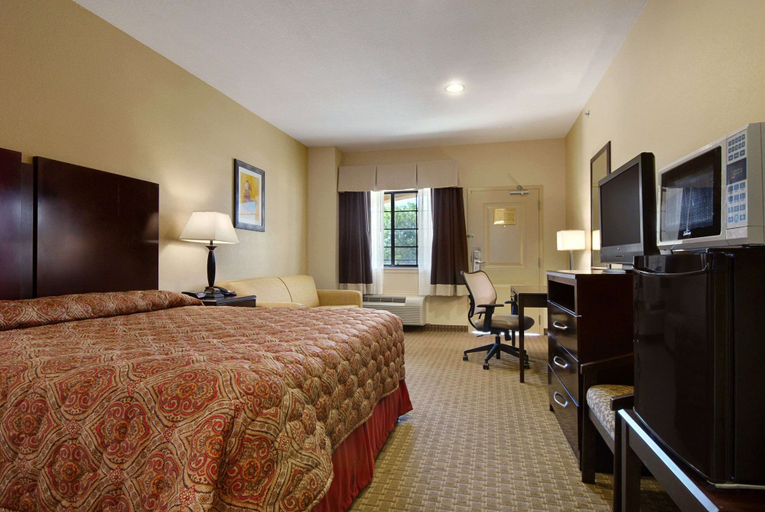 Bedroom 3, Super 8 by Wyndham Stephenville, Erath