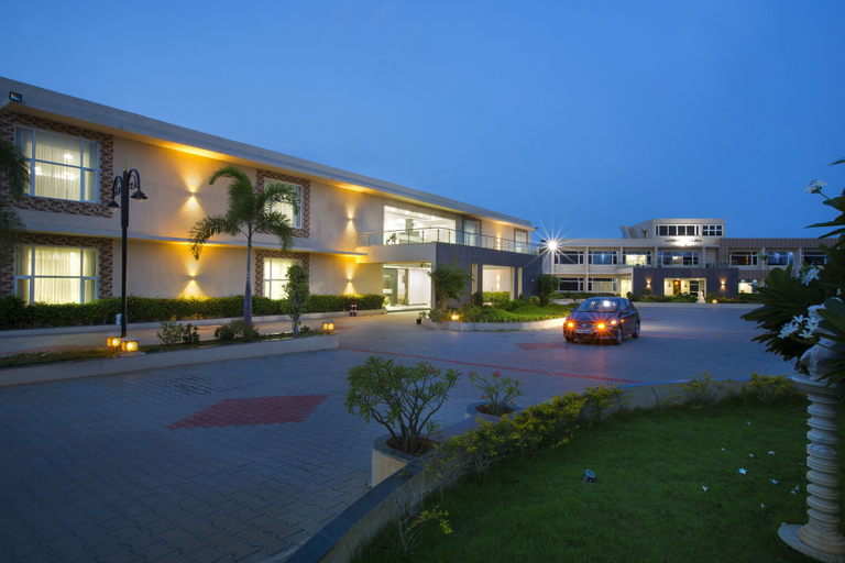 Exterior & Views 2, Landmark Pallavaa Beach Resort, Kancheepuram