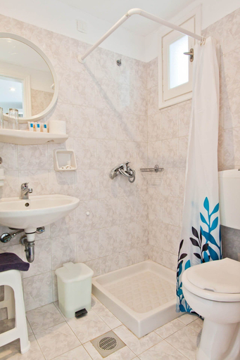 Bathroom 5, Milena Hotel, South Aegean