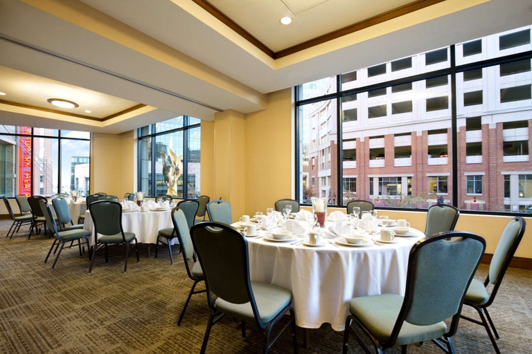 Food & Drinks 5, Hilton Garden Inn Baltimore Inner Harbor, Baltimore