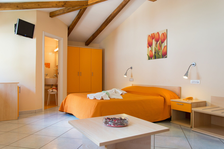 Bedroom 3, Minihotel IRIS, Salerno