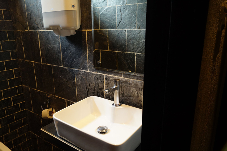 Bathroom 4, Hotel Kumkum, Mumbai City