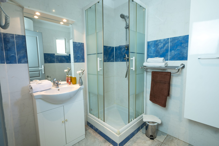 Bathroom 3, Residence le Saint Esteve, Bouches-du-Rhône