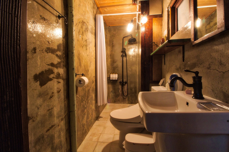 Bathroom 4, Gyodong-Salrae, Jeonju