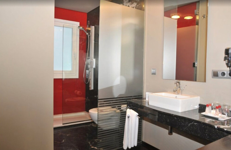 Bathroom 4, Maroa Hotel, Pontevedra