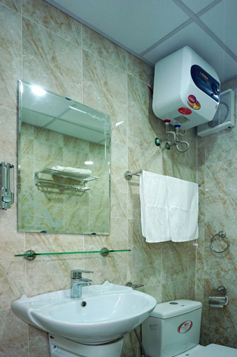 Bathroom 4, Hometel Newlife Ha Long, Hạ Long