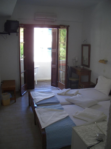 Bedroom 3, Oinoi Hotel, North Aegean