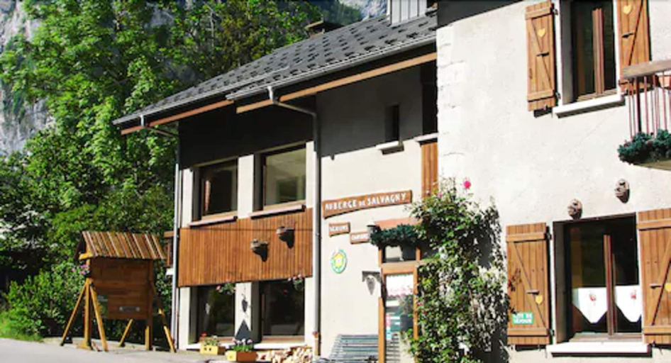 Exterior & Views
