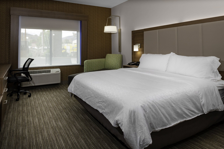 Bedroom 4, Holiday Inn Express & Suites THE DALLES by IHG, Wasco