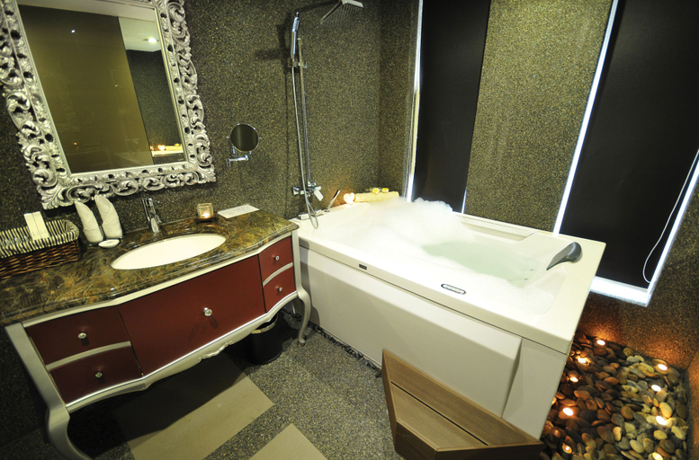 Bathroom 4, The Sterling Boutique Hotel, Malacca City