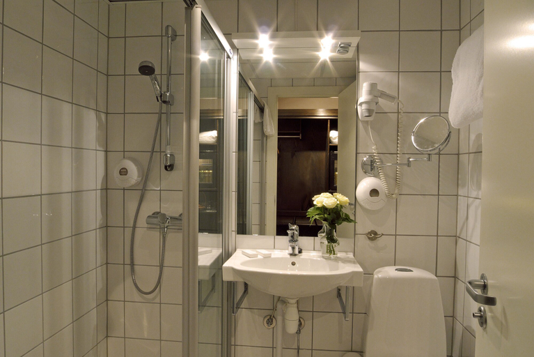 Bathroom 4, Home Hotel Park, Halden