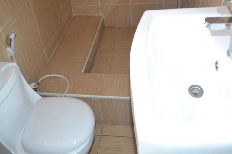 Bathroom 5, SpringHills Hotels Limited (Ikeja), Kosofe