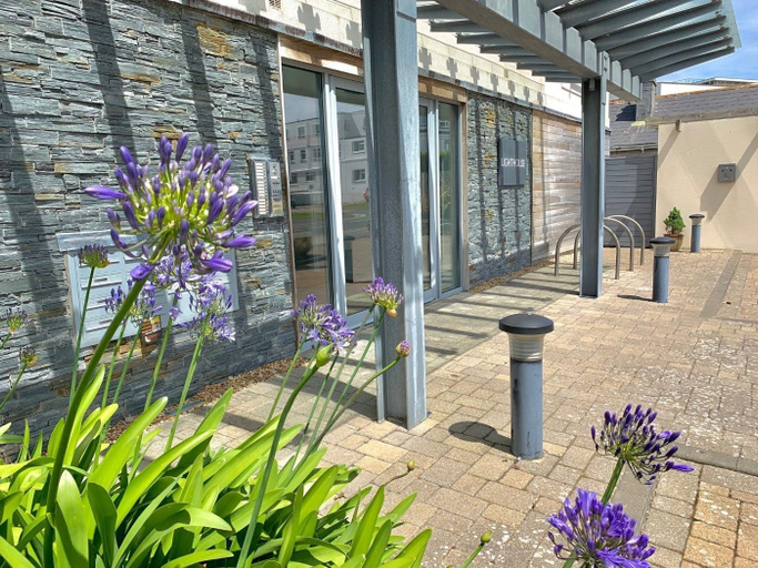 Exterior & Views, Modern Apartment nr Fistral Beach Private Parking, Cornwall