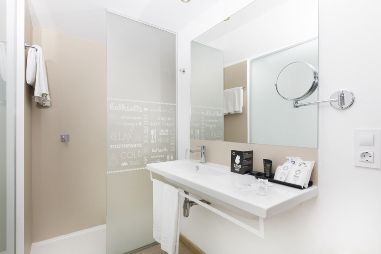 Bathroom 5, Be Live Adults Only Marivent, Baleares
