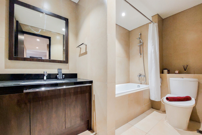 Bathroom 5, Scenic and Comfortable 2BR Branz BSD City Apartment By Travelio, Tangerang Selatan