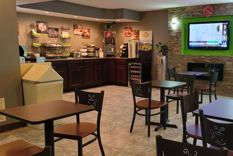 Food & Drinks 5, Wingate by Wyndham Lake George, Warren