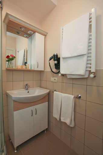 Bathroom 5, Three Apples Suites and Hotel, Beyoğlu