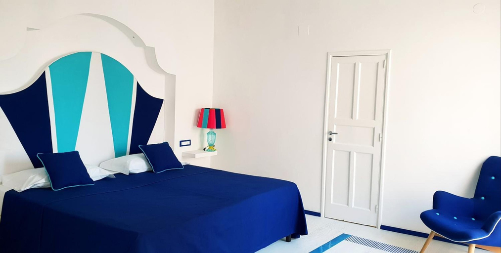 Bedroom 3, Twin Suites, Napoli