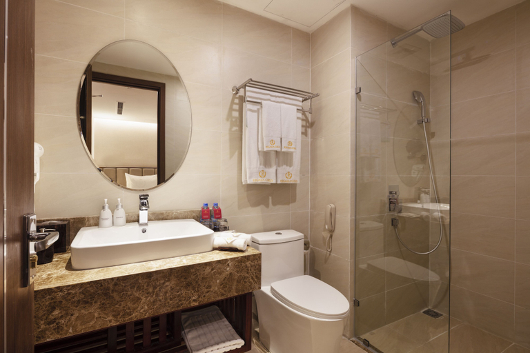 Bathroom 5, Regalia Gold Hotel, Nha Trang