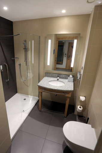 Bathroom 4, Hampton by Hilton Gdansk Old Town, Gdańsk City