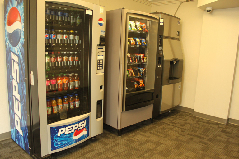 Food & Drinks 5, Howard Johnson by Wyndham Thunder Bay, Thunder Bay