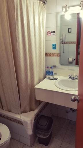 Bathroom 4, Hotel Ramada, Guayaquil