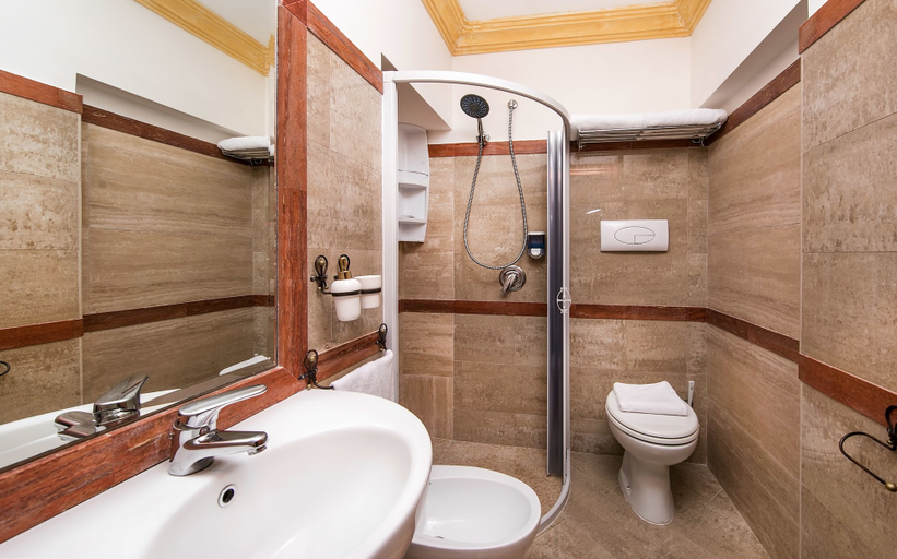Bathroom 5, Capri Dreaming, Napoli