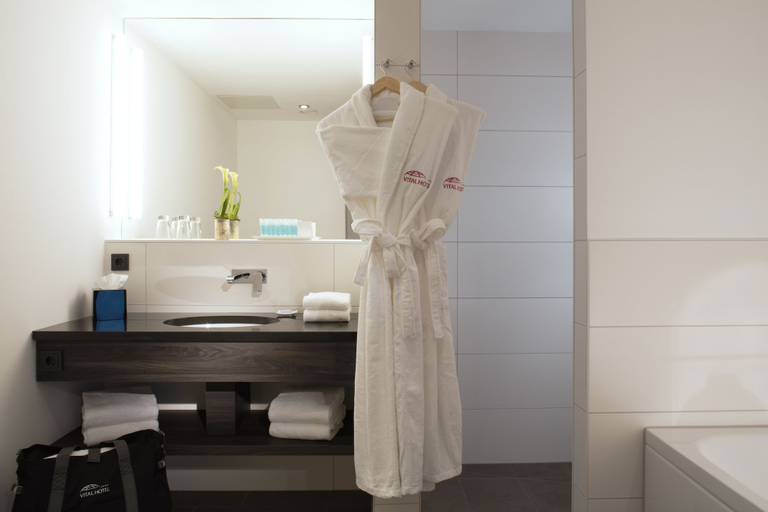 Bathroom 5, Vital Hotel Frankfurt, Main-Taunus-Kreis