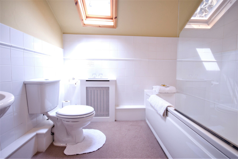Bathroom 3, Peak Weavers Rooms & Restaurant, Staffordshire