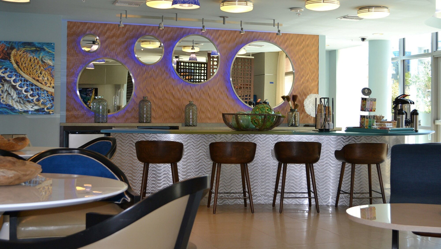 Food & Drinks 4, Global Luxury Suites at Marina Del Rey, Los Angeles