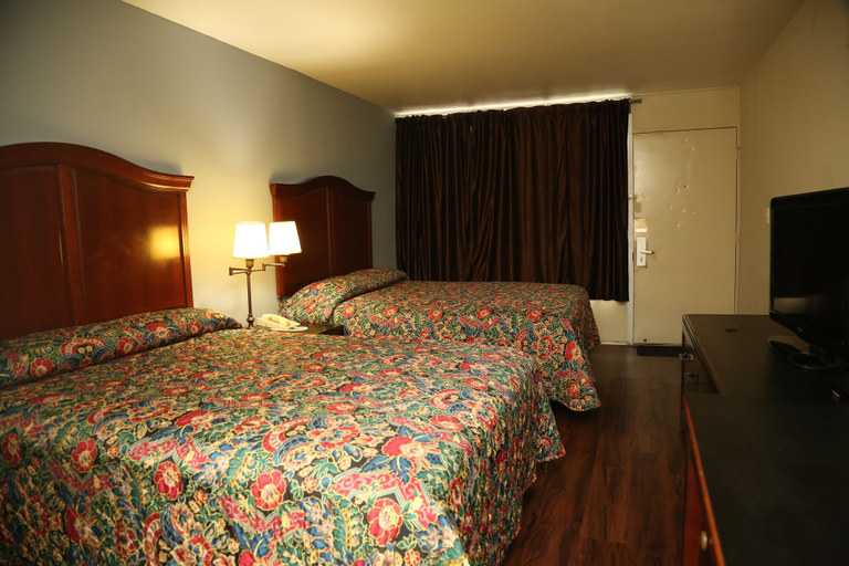 Bedroom 3, Economy Inn - Charlotte, Mecklenburg