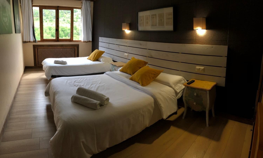 Bedroom 3, Hotel Torrecerredo, Asturias
