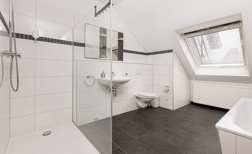 Bathroom 5, Hotel Rutherbach, Essen