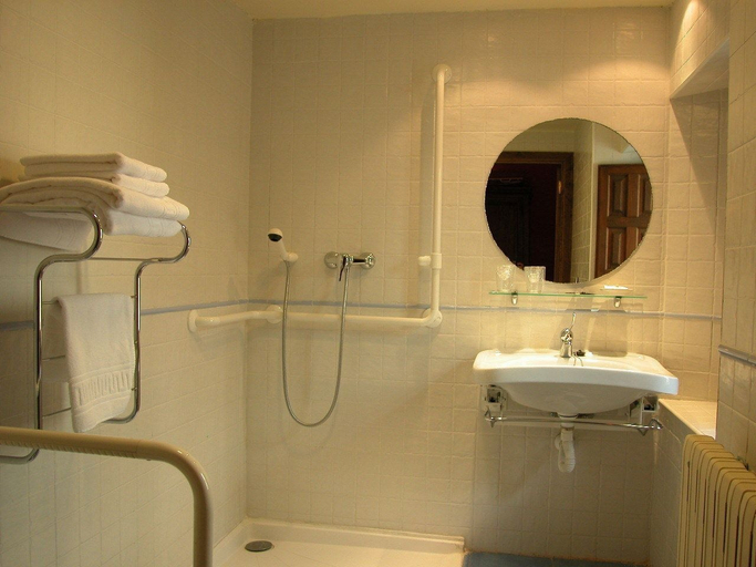 Bathroom 4, C.T.R. Camino de la Fuentona, Soria